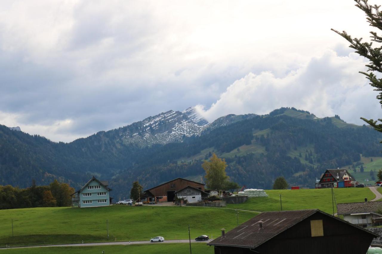 Schlafen Im Sternen Ennetbuehl Bed & Breakfast Nesslau Exterior photo